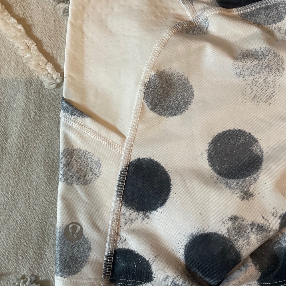 Lululemon shorts - Picture 3 of 4